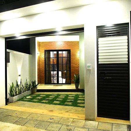Ocean Ripples Hotel Hikkaduwa Kültér fotó