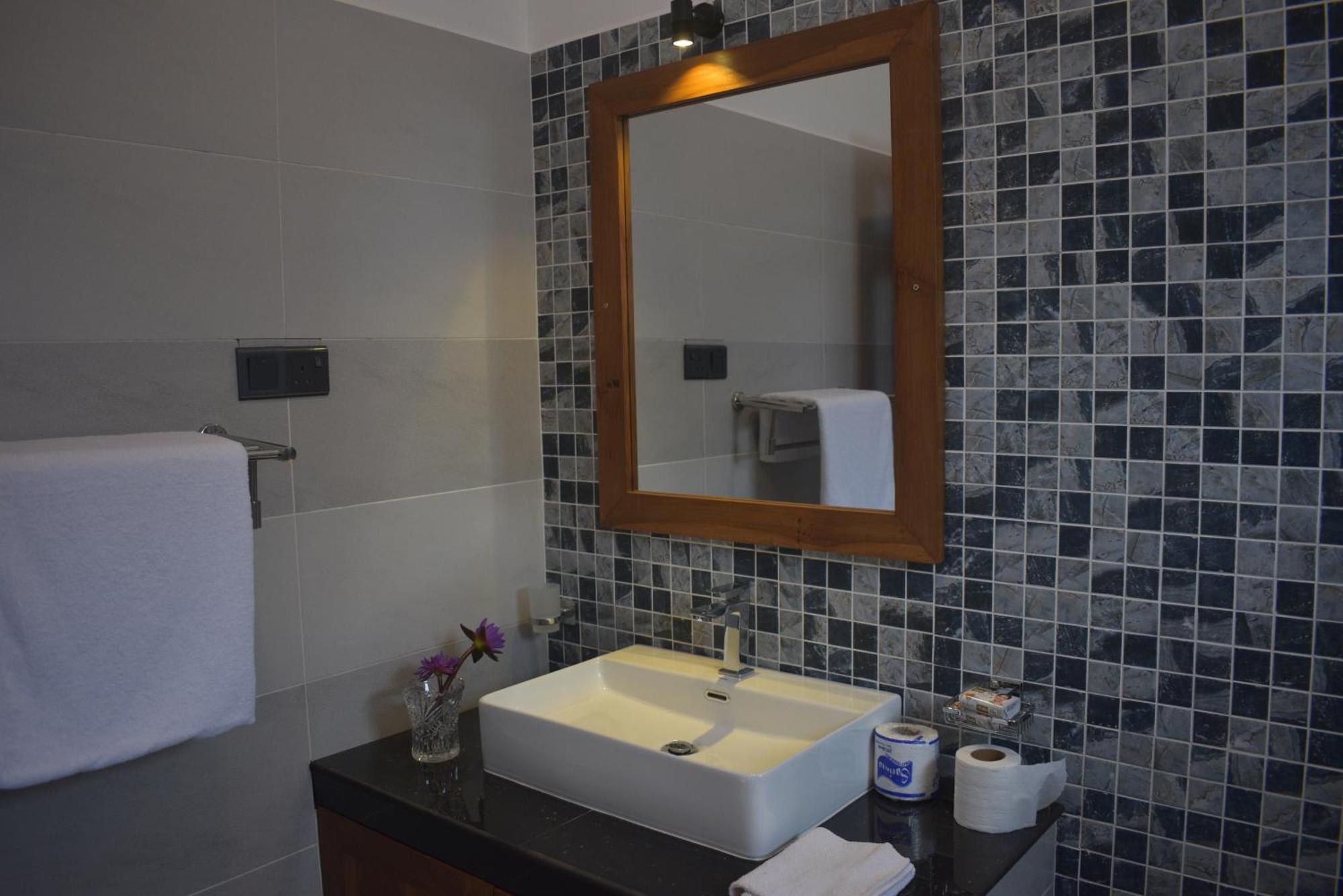 Ocean Ripples Hotel Hikkaduwa Kültér fotó