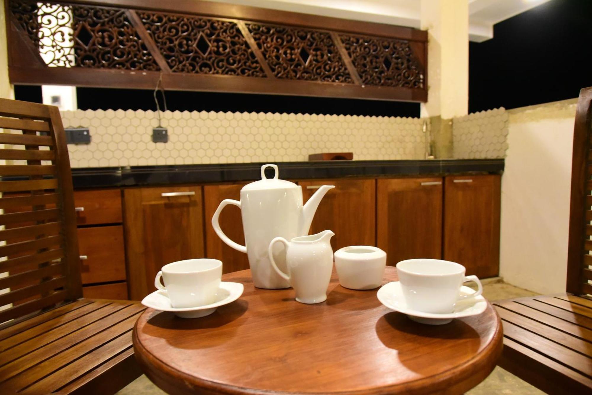 Ocean Ripples Hotel Hikkaduwa Kültér fotó