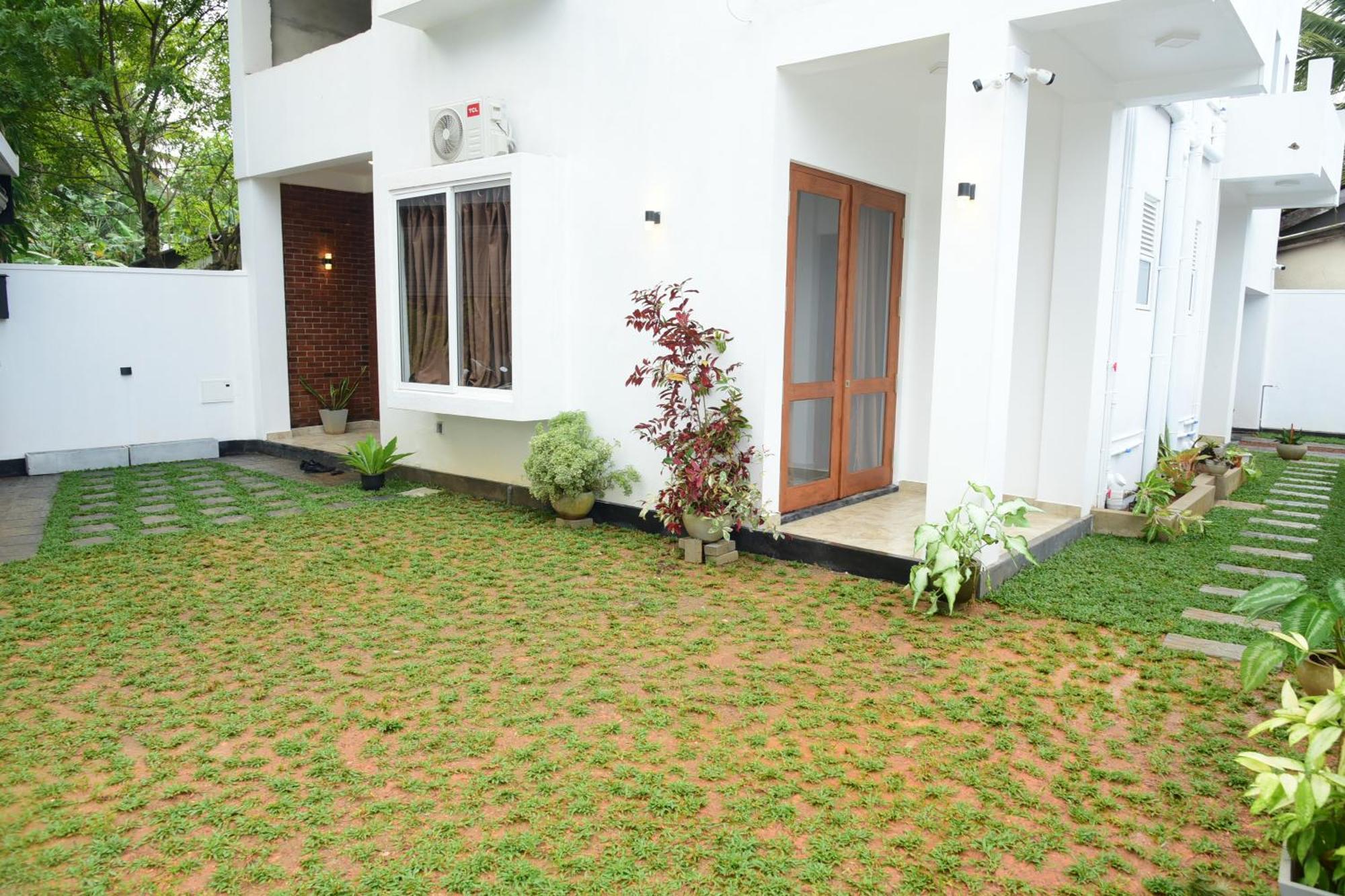 Ocean Ripples Hotel Hikkaduwa Kültér fotó